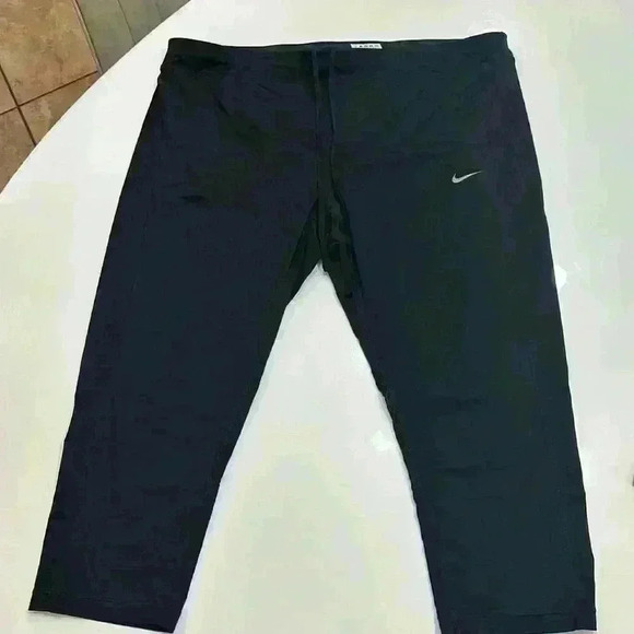 Nike Dry- Fit 2XL Women’s Capris Item# 4T - Picture 1 of 6